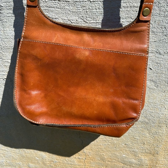 Patricia Nash Brown Smooth London Leather Saddle Crossbody Bag - Picture 4 of 10